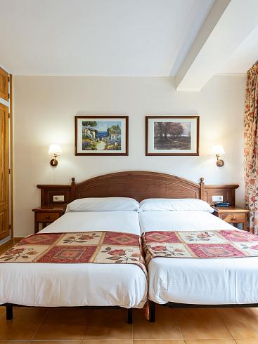 Standard twin room